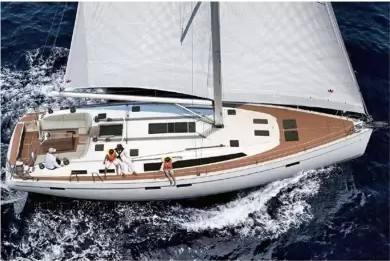 El Bavaria Cruiser 51 navegant